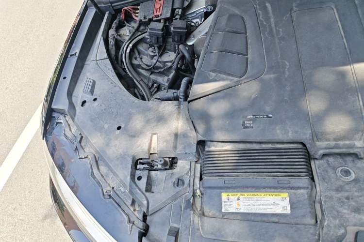 Used Audi Q7  Engine Bay Right