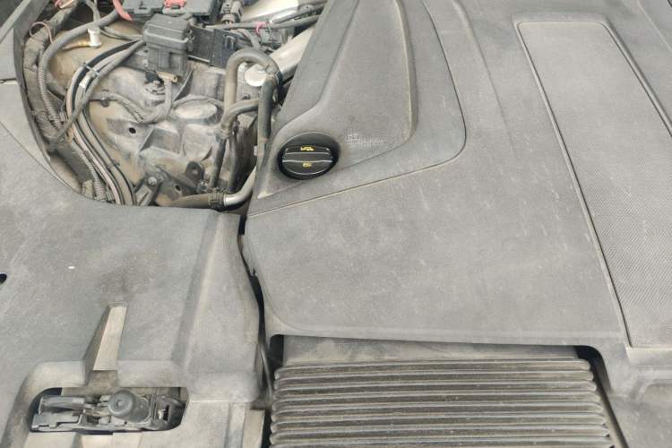 Used Audi Q7 2019 45 TFSI Comfort Model Engine Bay Right