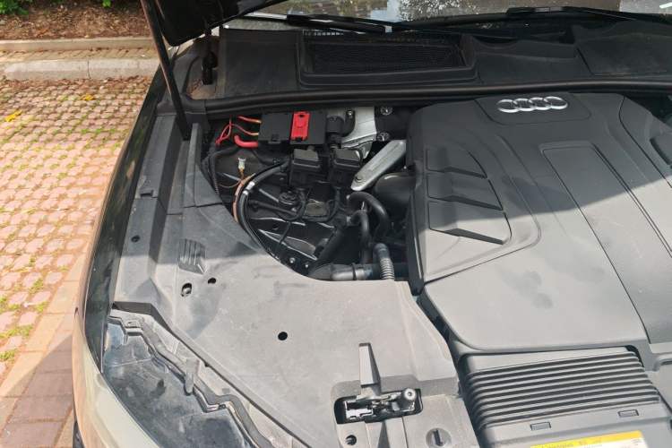 Used Audi Q7 2019 55 TFSI Technology Edition Engine Bay Right