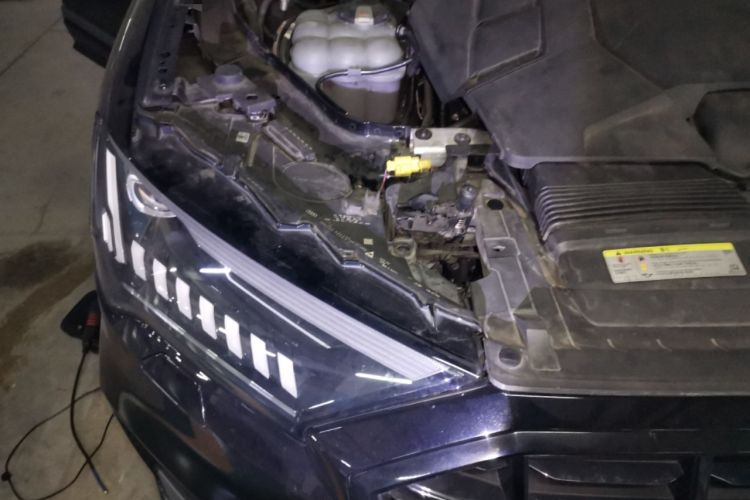 Used Audi Q7 2019 55 TFSI S line Sport Edition Engine Bay Right
