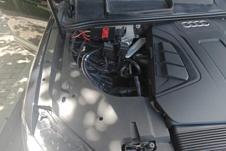 Used Audi Q7 2019 55 TFSI Prestige Edition Engine Bay Right