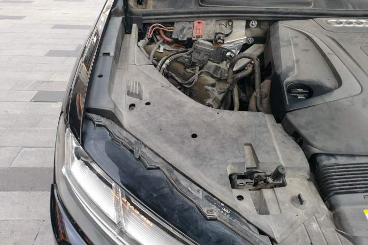 Used Audi Q7 2019 45 TFSI Comfort Model Engine Bay Right