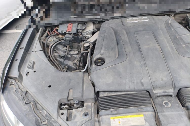 Used Audi Q7 2019 45 TFSI Comfort Model Engine Bay Right