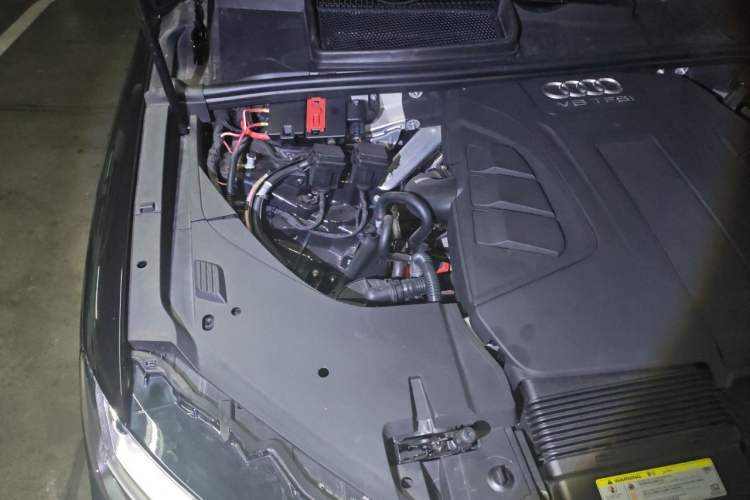 Used Audi Q7 2019 55 TFSI Technology Edition Engine Bay Right