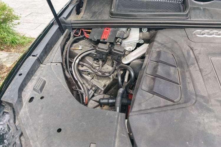 Used Audi Q7 2019 55 TFSI Technology Edition Engine Bay Right