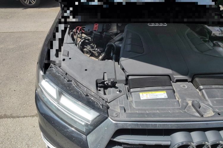 Used Audi Q7 2019 55 TFSI Technology Edition Engine Bay Right