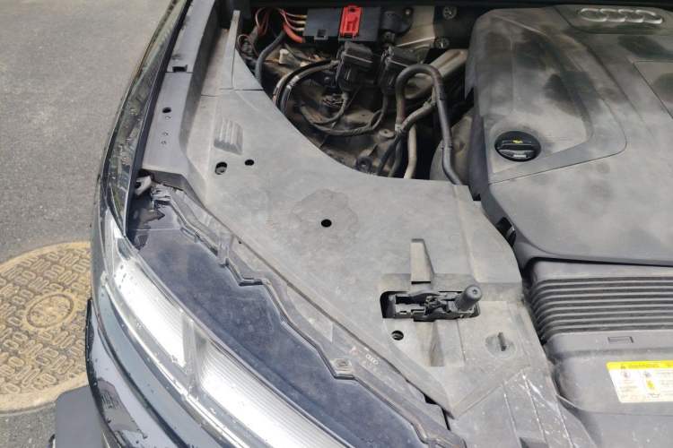 Used Audi Q7 2019 45 TFSI Comfort Model Engine Bay Right
