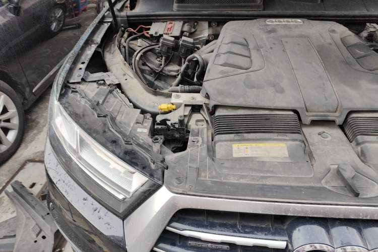 Used Audi Q7 2019 55 TFSI Technology Edition Engine Bay Right