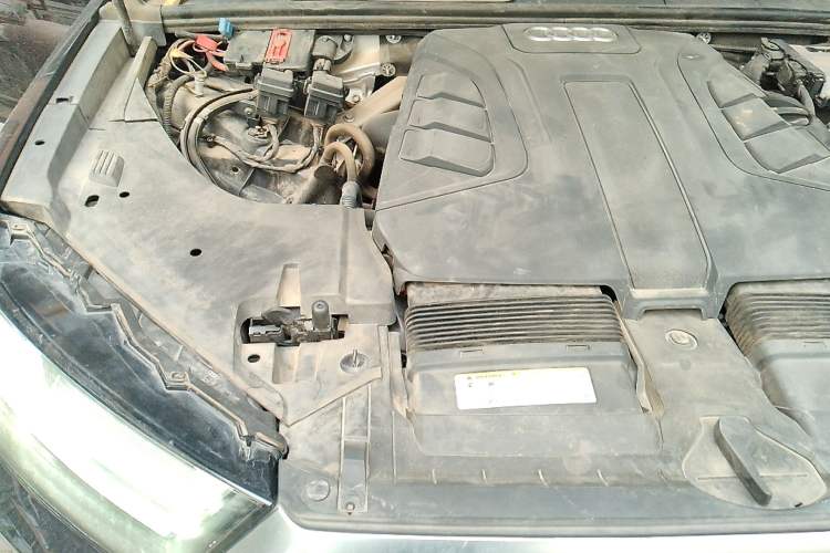 Used Audi Q7 2019 55 TFSI Technology Edition Engine Bay Right