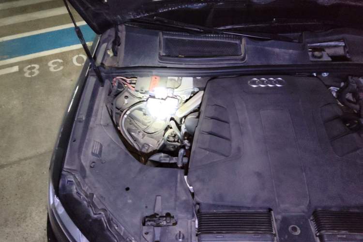 Used Audi Q7 2019 55 TFSI Technology Edition Engine Bay Right