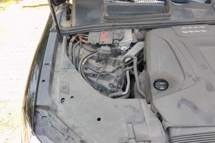 Used Audi Q7 2019 45 TFSI Comfort Model Engine Bay Right