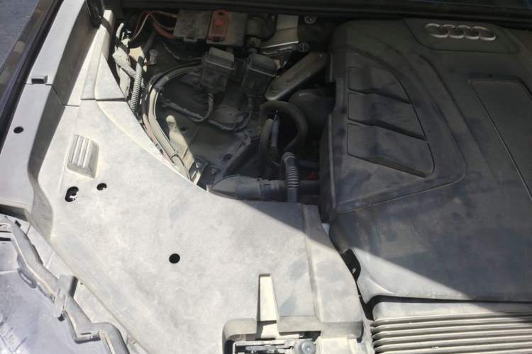 Used Audi Q7 2019 55 TFSI Technology Edition Engine Bay Right