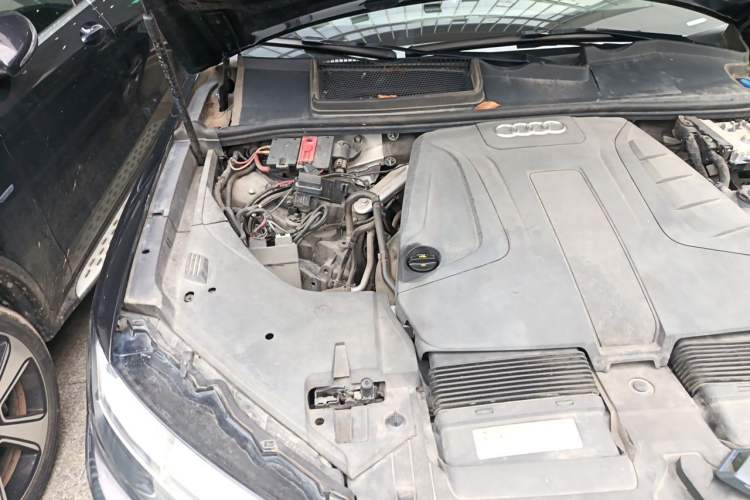 Used Audi Q7 2019 45 TFSI Comfort Model Engine Bay Right