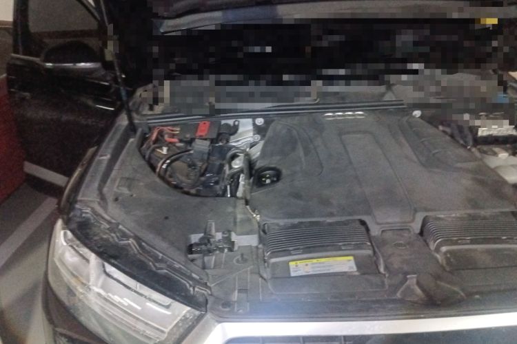 Used Audi Q7 2019 45 TFSI Comfort Model Engine Bay Right