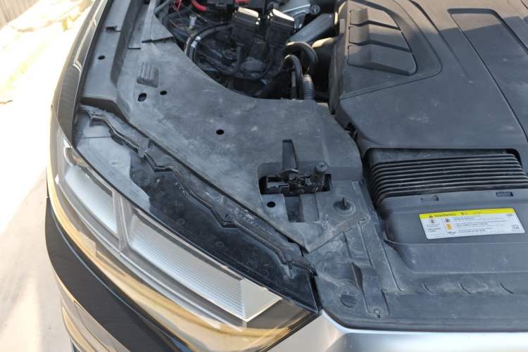Used Audi Q7 2019 55 TFSI Technology Edition Engine Bay Right
