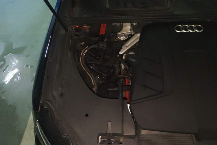 Used Audi Q7 2019 55 TFSI Technology Edition Engine Bay Right