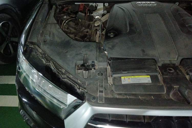 Used Audi Q7 2019 45 TFSI S line Sport Edition Engine Bay Right