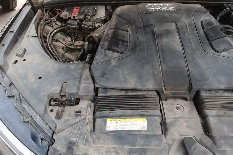 Used Audi Q7 2019 55 TFSI Technology Edition Engine Bay Right