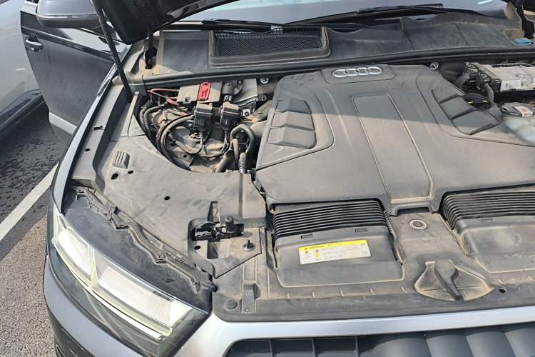 Used Audi Q7 2019 55 TFSI Technology Edition Engine Bay Right