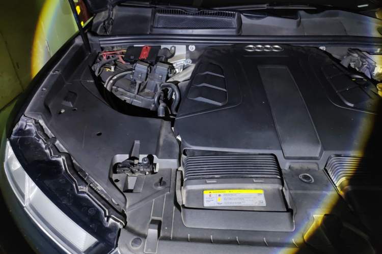 Used Audi Q7 2019 55 TFSI Technology Edition Engine Bay Right