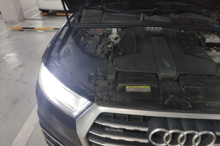 Used Audi Q7 2019 45 TFSI Comfort Model Engine Bay Right