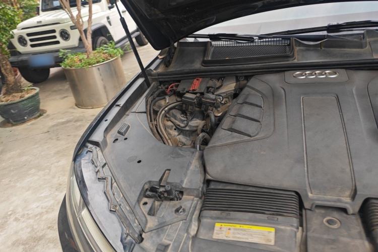 Used Audi Q7 2019 55 TFSI Technology Edition Engine Bay Right