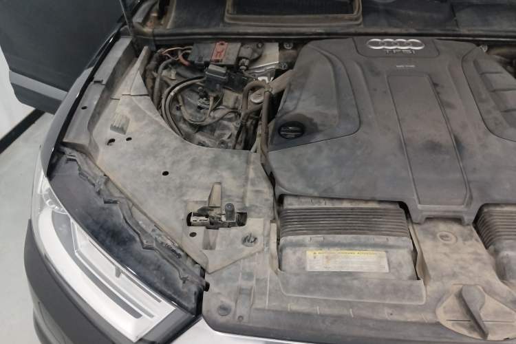 Used Audi Q7 2019 55 TFSI Technology Edition Engine Bay Right