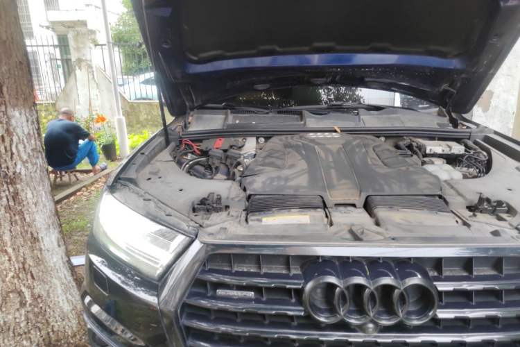 Used Audi Q7 2019 55 TFSI Prestige Edition Engine Bay Right