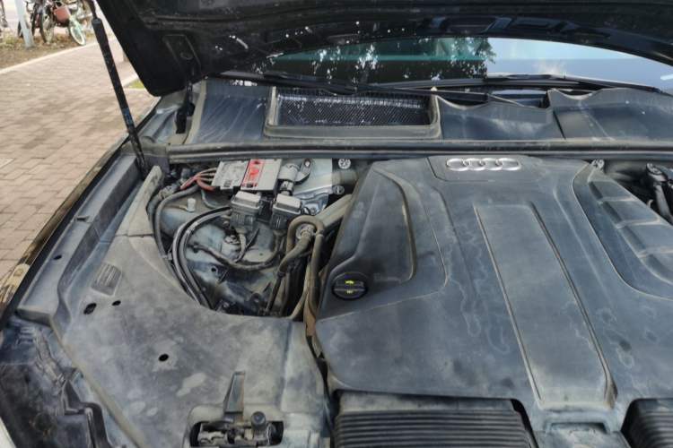 Used Audi Q7 2019 45 TFSI Comfort Model Engine Bay Right