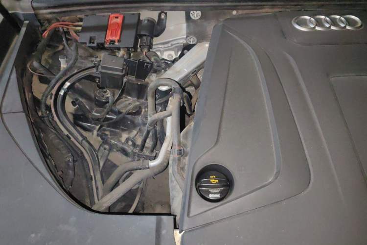 Used Audi Q7 2019 45 TFSI Comfort Model Engine Bay Right