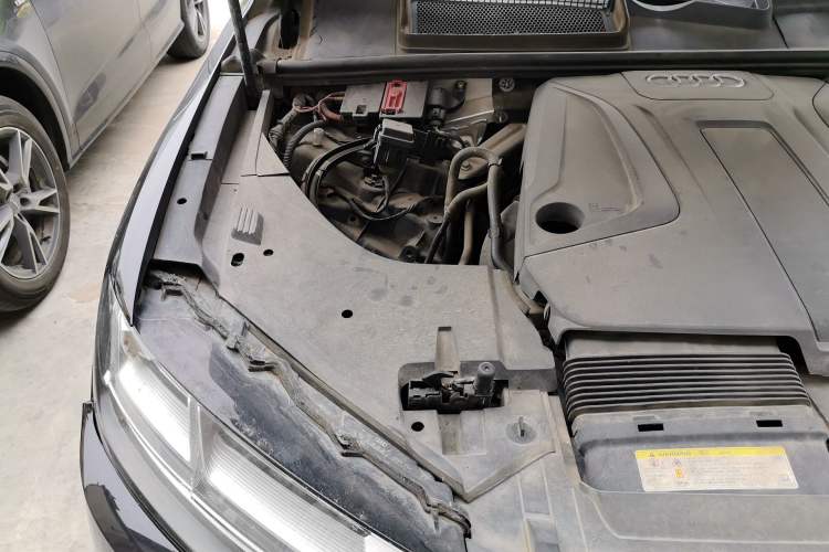 Used Audi Q7 2019 45 TFSI Comfort Model Engine Bay Right