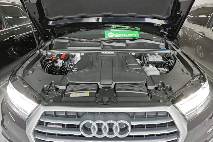 Used Audi Q7 2019 45 TFSI Comfort Model Engine Bay