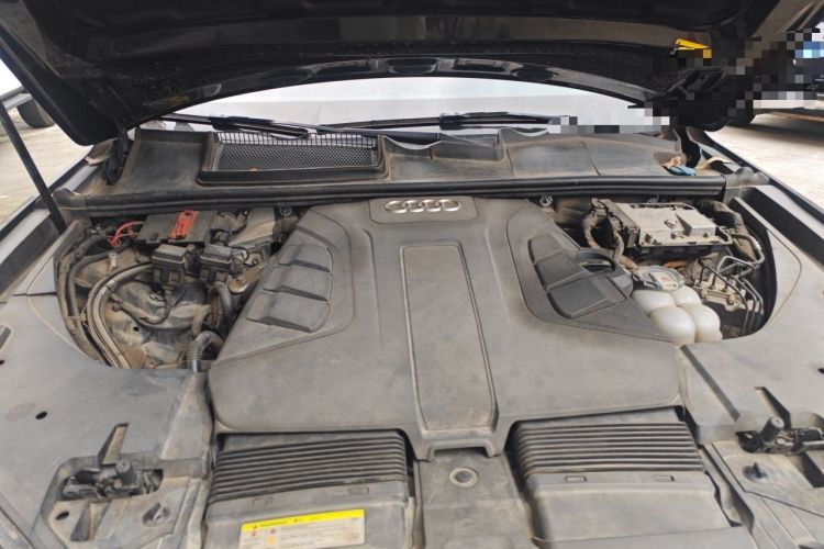 Used Audi Q7 2019 55 TFSI Technology Edition Engine Bay