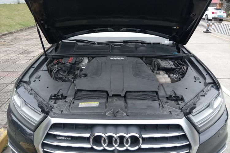 Used Audi Q7 2019 45 TFSI Comfort Model Engine Bay