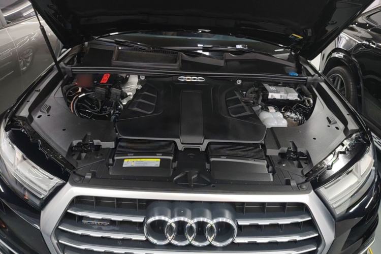 Used Audi Q7 2019 55 TFSI Technology Edition Engine Bay