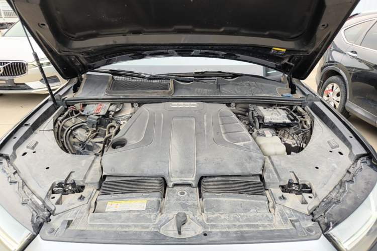 Used Audi Q7 2019 45 TFSI Comfort Model Engine Bay