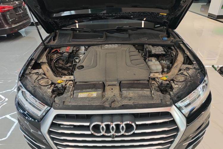 Used Audi Q7 2019 2.0T Standard Model Middle East Engine Bay