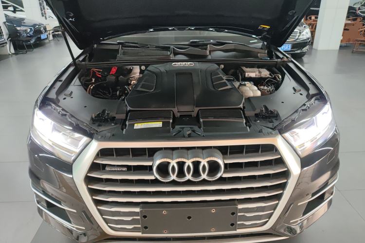 Used Audi Q7 2019 55 TFSI Technology Edition Engine Bay