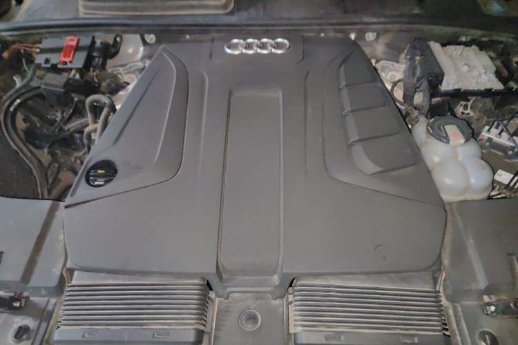 Used Audi Q7 2019 45 TFSI Comfort Model Engine Bay