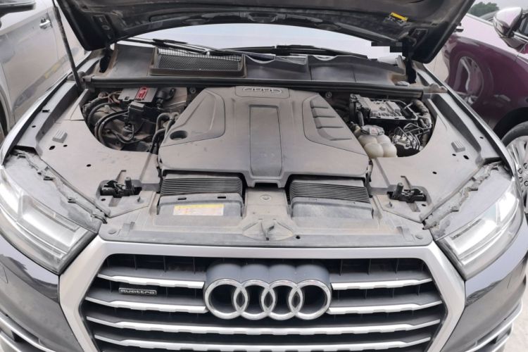 Used Audi Q7 2019 45 TFSI Comfort Model Engine Bay