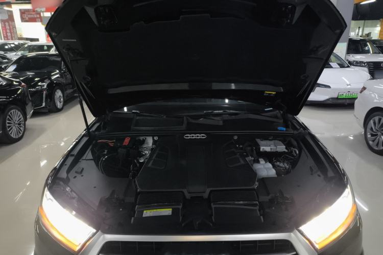 Used Audi Q7 2019 55 TFSI Technology Edition Engine Bay