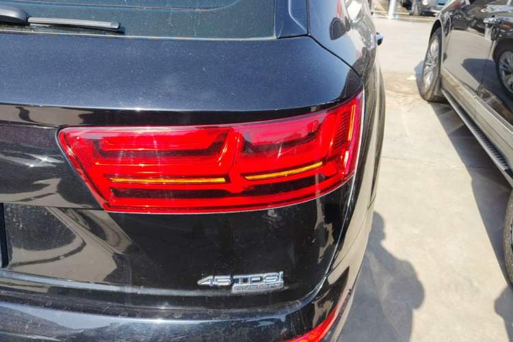 Used Audi Q7 2019 45 TFSI Comfort Model Exterior 3