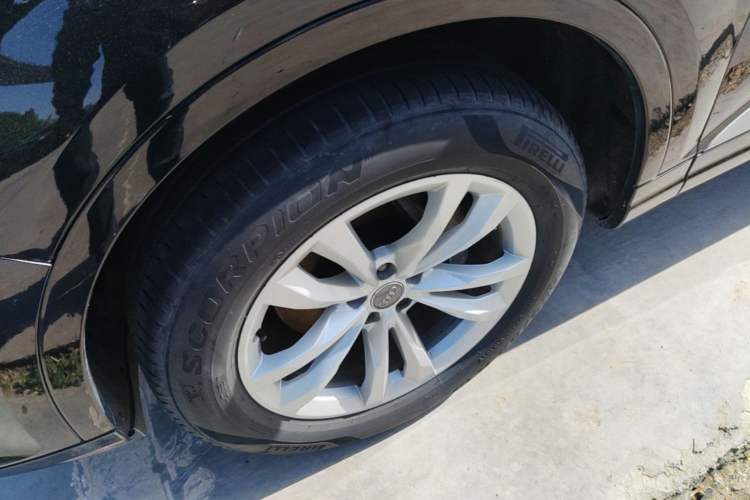 Used Audi Q7 2019 45 TFSI Comfort Model Exterior 4