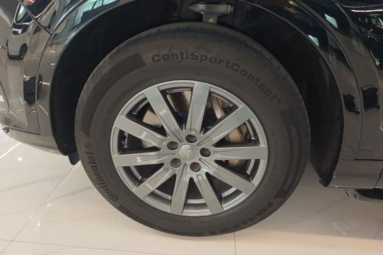 Used Audi Q7 2019 2.0T Standard Model Middle East Exterior 4