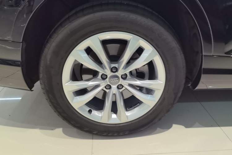 Used Audi Q7 2019 55 TFSI Technology Edition Exterior 5