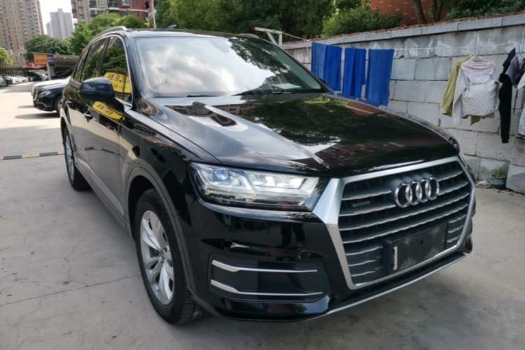 Used Audi Q7 2019 55 TFSI Technology Edition Front Right 45 Deg