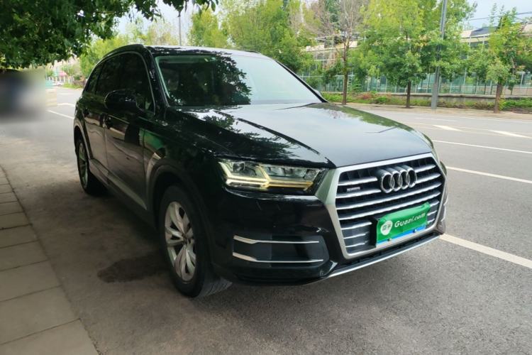 Used Audi Q7 2019 45 TFSI Comfort Model Front Right 45 Deg