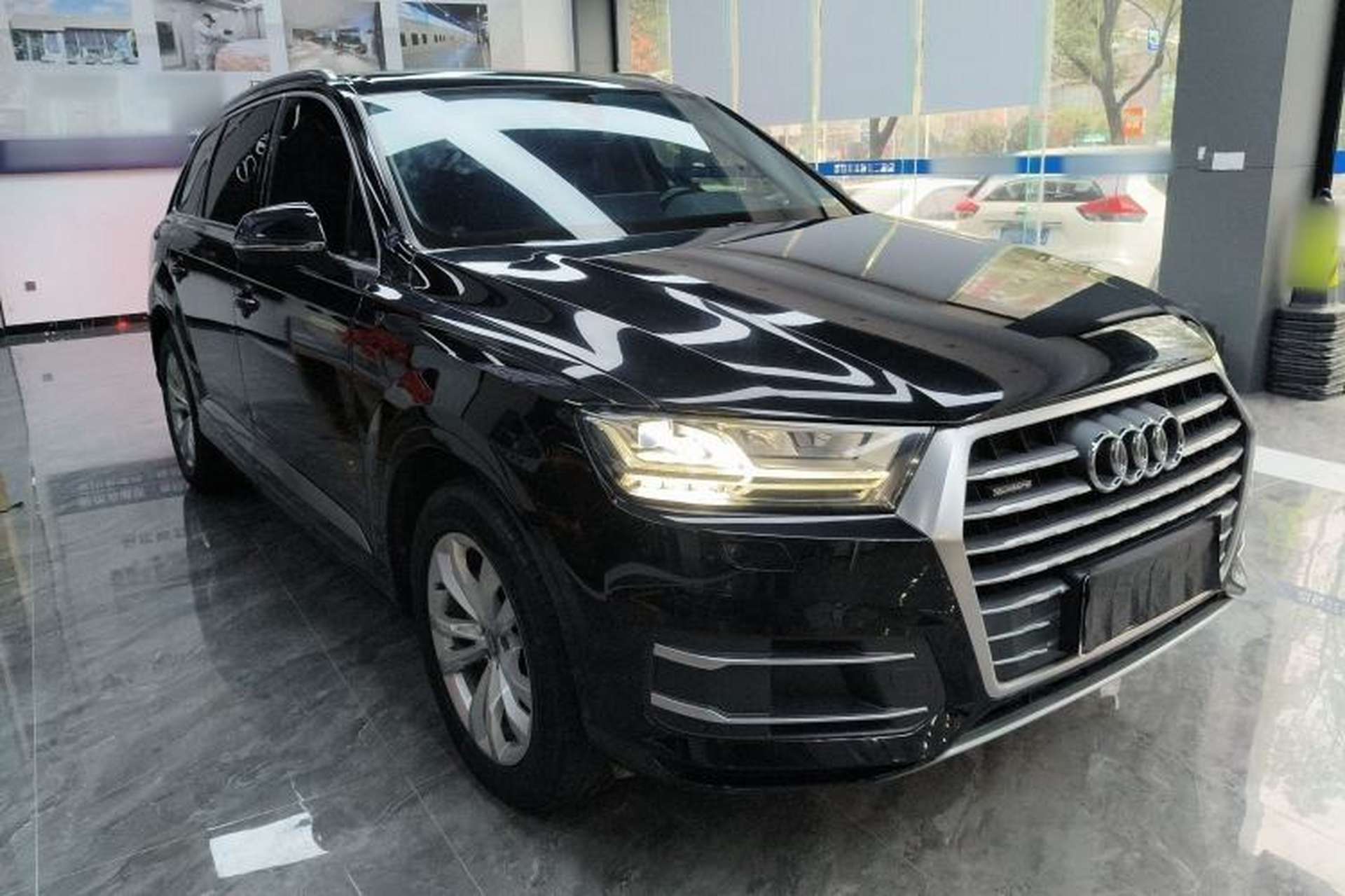 Used Audi Q7 2019 45 TFSI Comfort Model Front Right 45 Deg