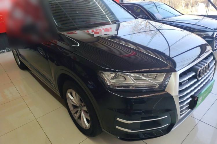 Used Audi Q7 2019 45 TFSI Comfort Model Front Right 45 Deg