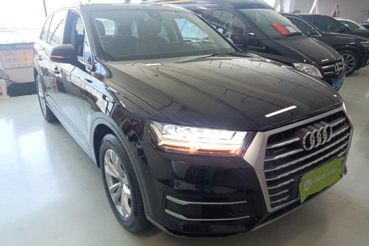 Used Audi Q7 2019 45 TFSI Comfort Model Front Right 45 Deg